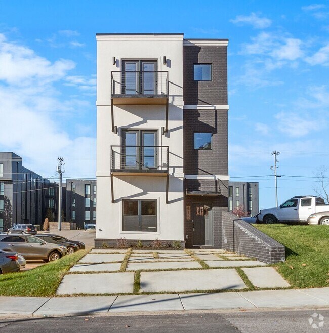 Building Photo - Brand New Home- DOWNTOWN - 3BR/3.5BA - Ver...