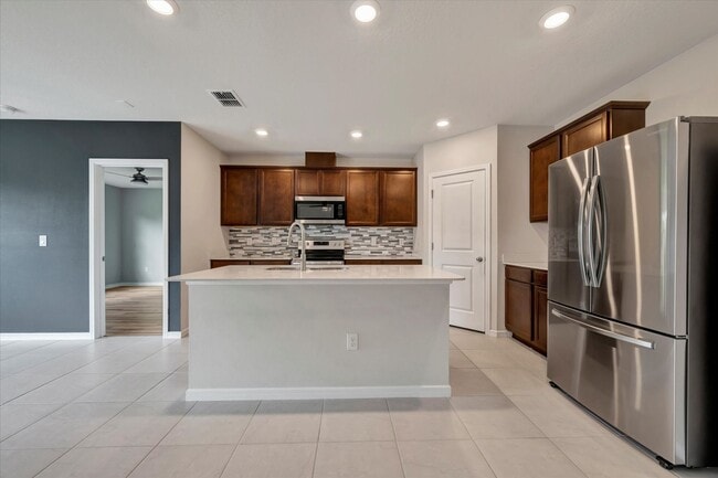 Building Photo - Newer Build - Parrish 3 Bedroom Home with ...
