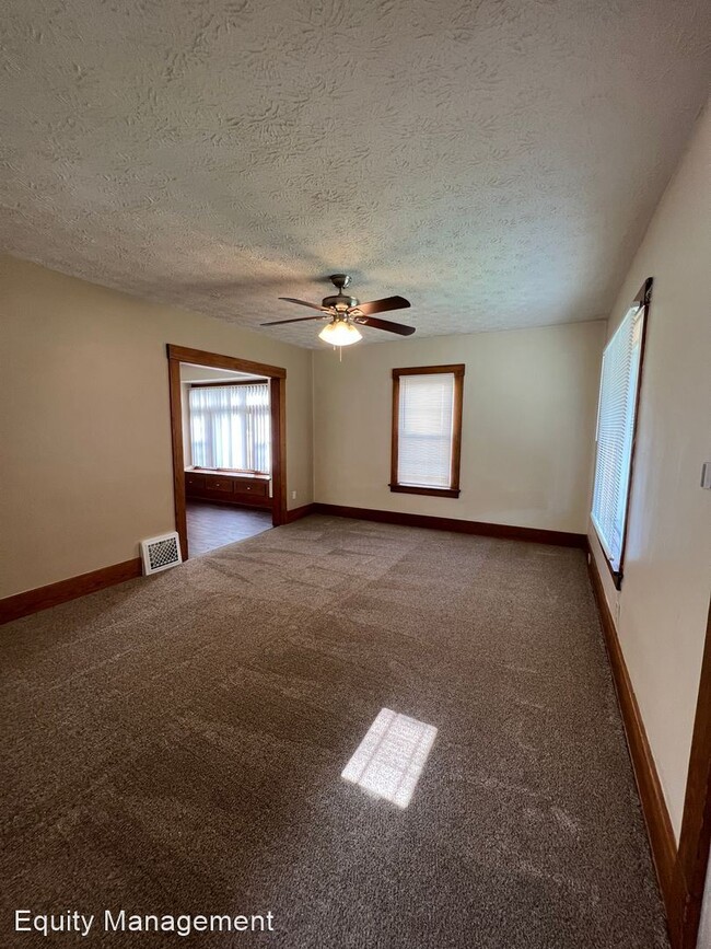 Building Photo - 3 br, 2 bath House - 207 E. Howard St.