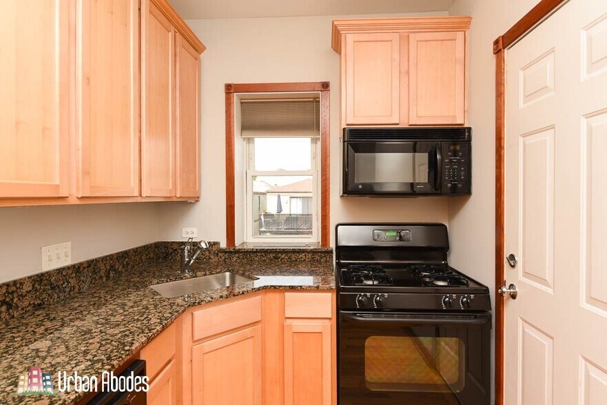 Building Photo - 3256 N Clifton Ave