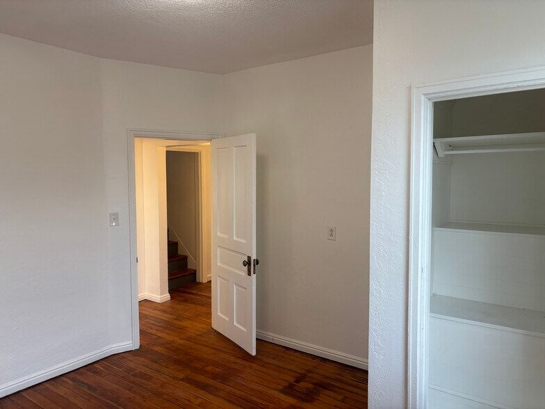 Building Photo - 245 N Main St