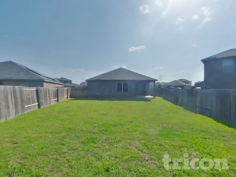 Building Photo - 185 Kennedy Dr