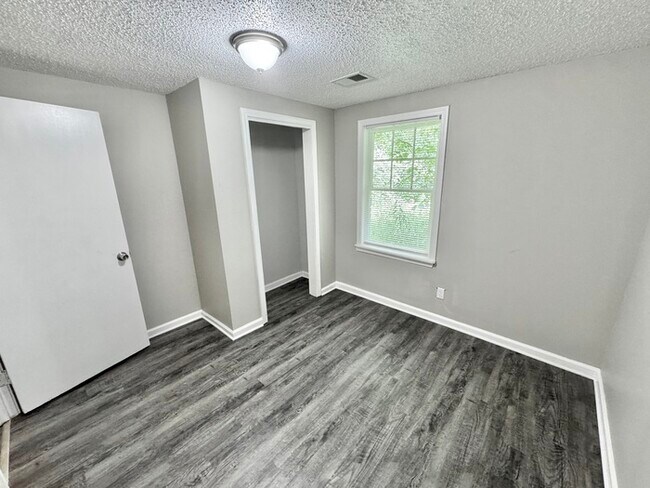 Building Photo - 791 Eyers Rd