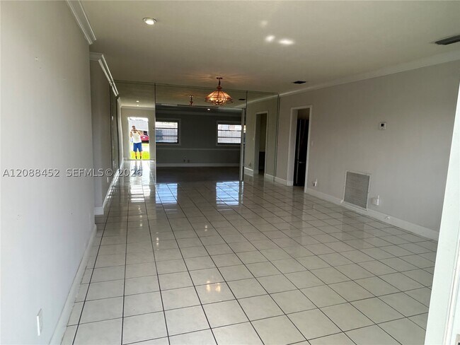 Building Photo - 5372 W 4th Ln