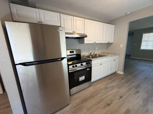 Building Photo - Welcome to St. Petersburg!!!