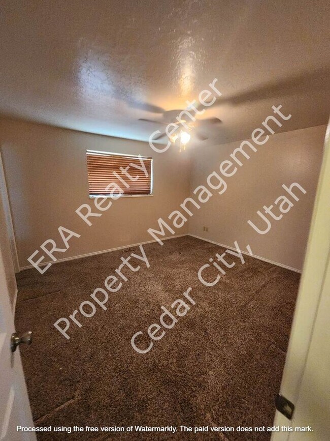 Building Photo - 921 N 400 W