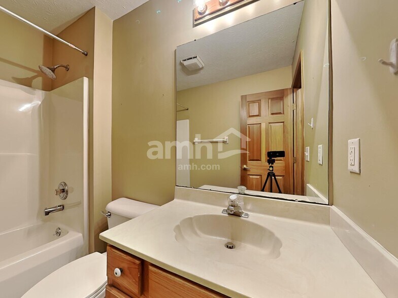 Building Photo - 1052 Windsor Crossing