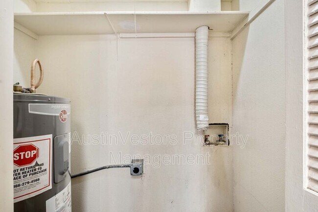 Building Photo - 200 Concho St