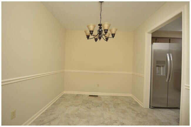 Building Photo - 107 Oakmont Ln