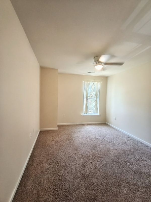 Building Photo - 2913 Lakeview Pkwy