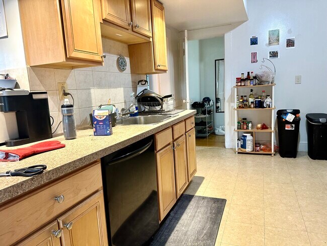 Building Photo - 223 Summer St