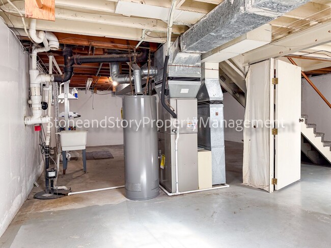 Building Photo - 4 bedroom 2 bath on quiet street in Briarwood