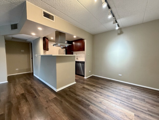 Building Photo - 3851 N Parkway Dr
