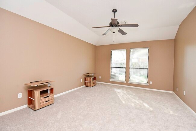 Building Photo - 21619 Oakcreek Ct