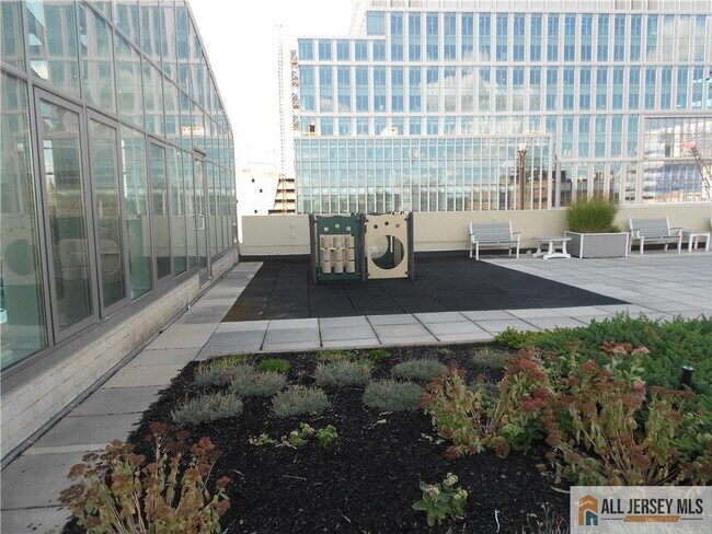 Building Photo - 1 Spring St