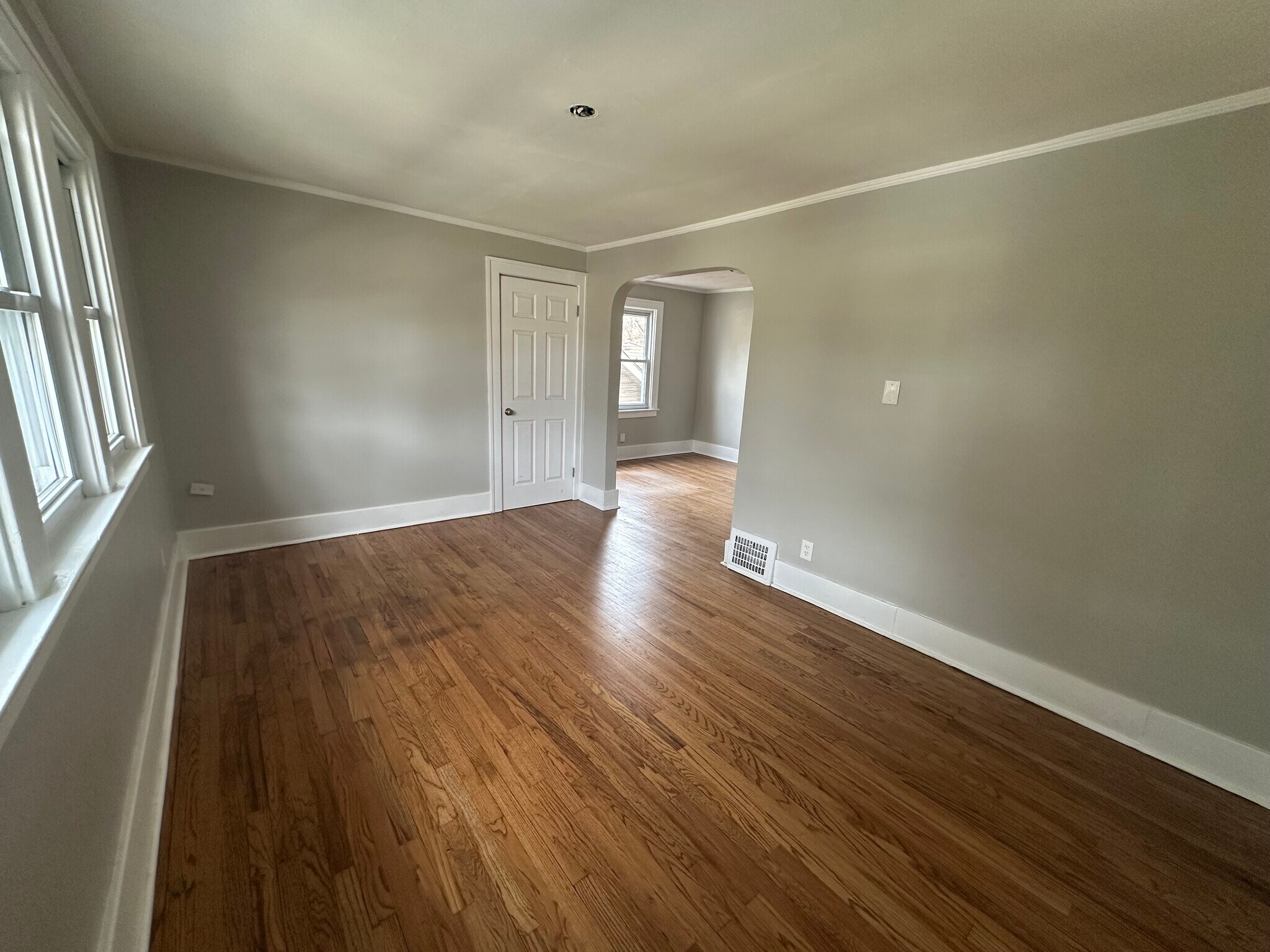 Building Photo - 318 Channing St