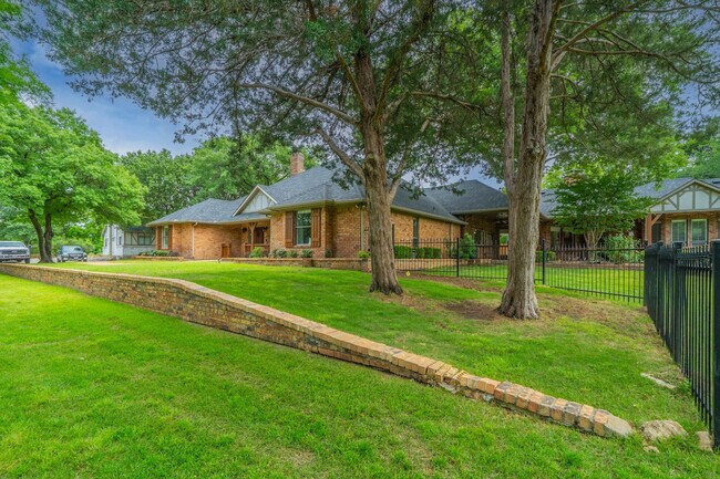 Building Photo - 11501 Custer Trail