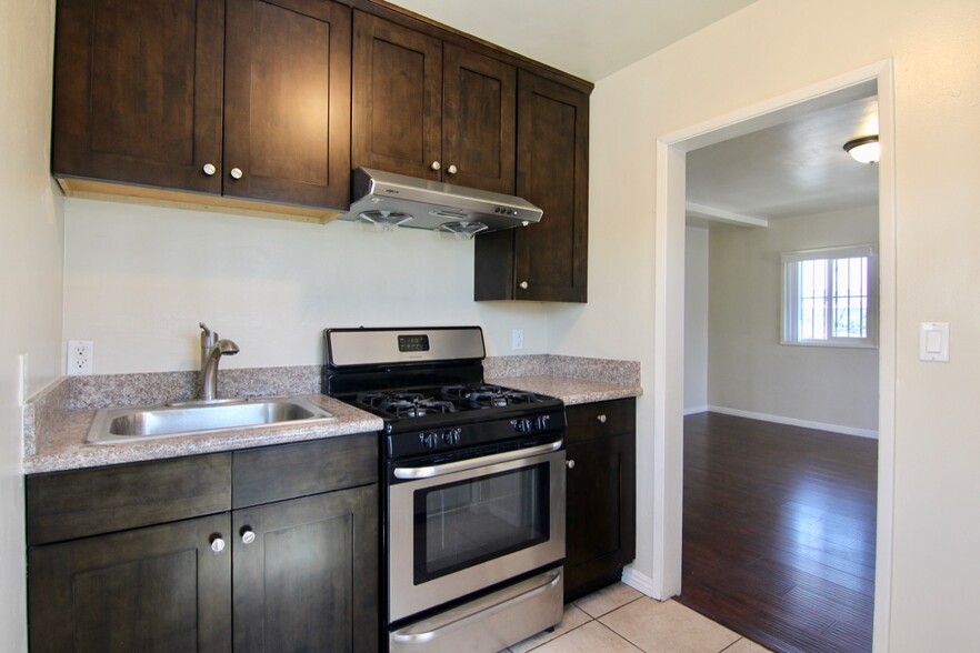 Building Photo - 3345 Del Mar Ave