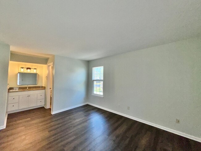 Building Photo - Just Updated & Ready NOW! A Pet Friendly H...