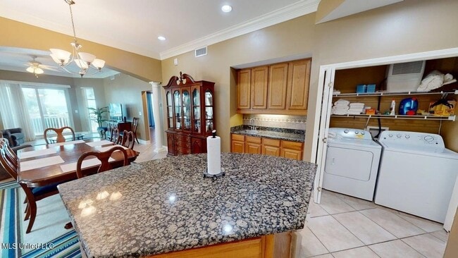 Building Photo - 2230 Beach Dr