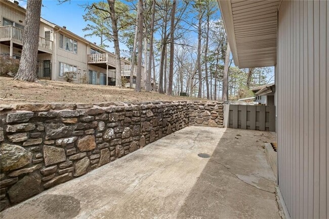 Building Photo - 1 Dogwood Dr
