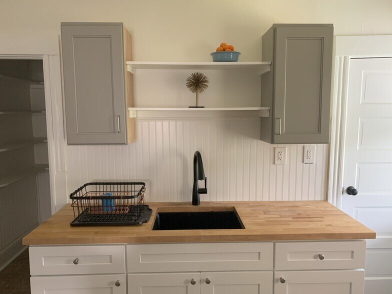 Kitchen - 53 North St