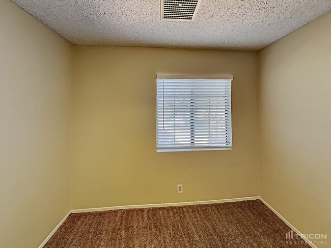 Building Photo - 2343 Lone Pine Dr