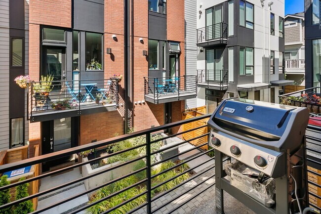 Building Photo - 516 Broadway E