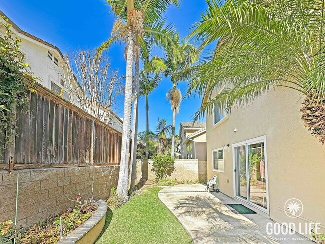 Building Photo - Beautiful 3-Bed Home w/ Vaulted Ceilings, Stainless Appliances, Private Backyard & 2-Car Garage