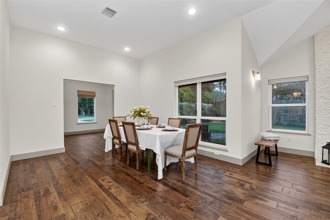 Building Photo - 14603 Carolcrest Dr