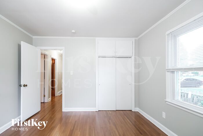 Building Photo - 2324 Markham Ct