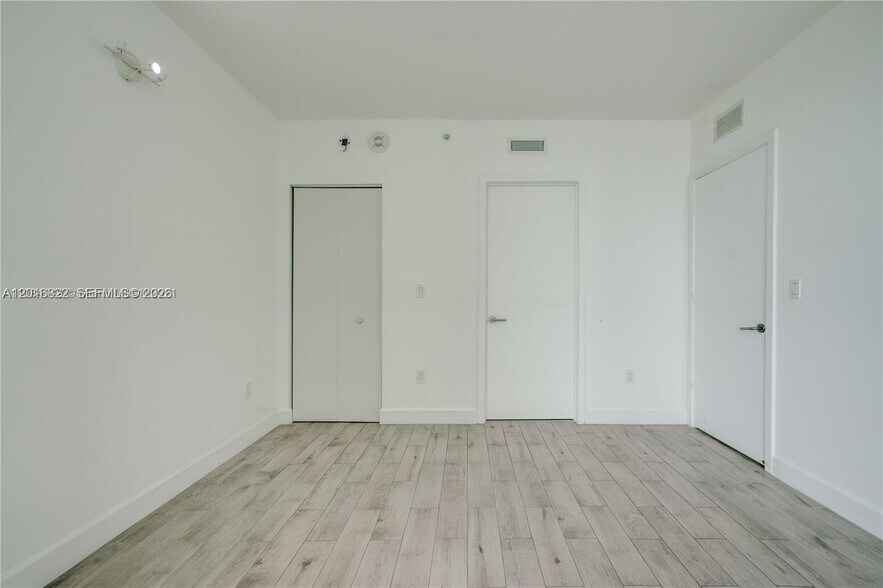 Building Photo - 1300 S Miami Ave