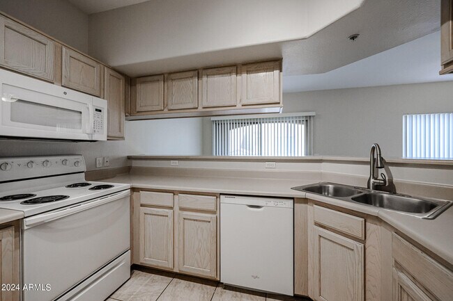 Building Photo - 4644 N 22nd St
