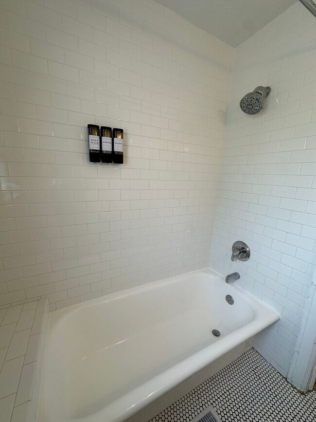 Building Photo - GORGEOUS Salt Lake Home!!!