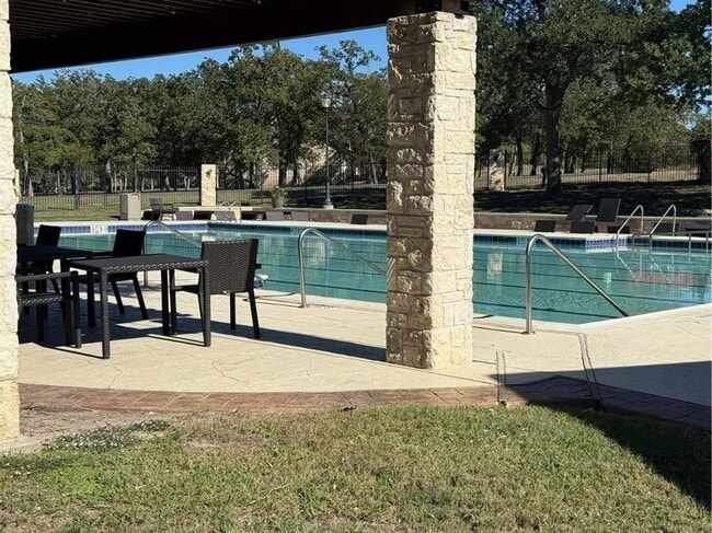 Building Photo - 323 Chisholm Trail