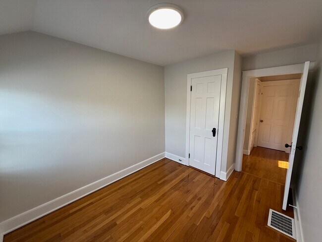 Building Photo - 34 Arnold St