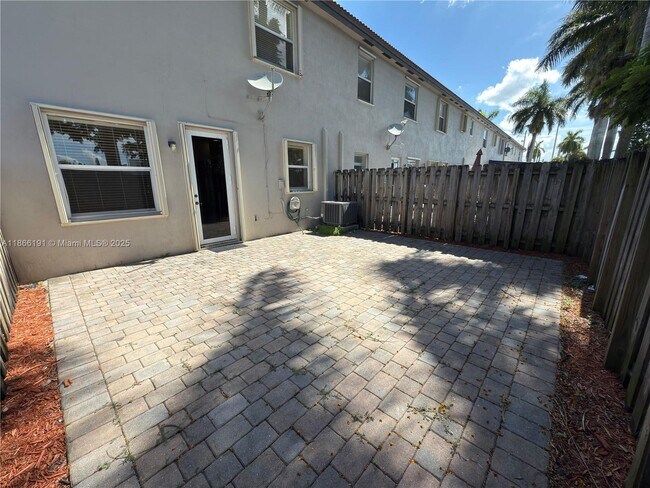 Building Photo - 14728 SW 25th Ln