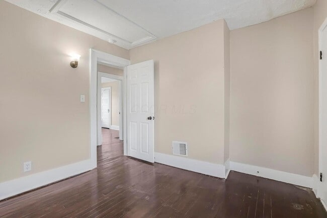 Building Photo - 172 S Richardson Ave