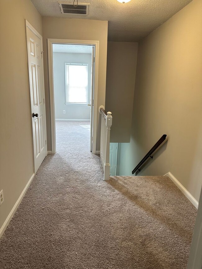 Building Photo - Freshly renovated 2BR 2.5BA Townhome