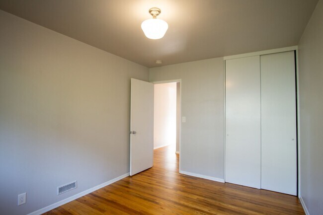Building Photo - FOUR WEEKS FREE! Renovated Mid-Century 2Bdr w/Hardwoods, Dishwasher + Pets OK