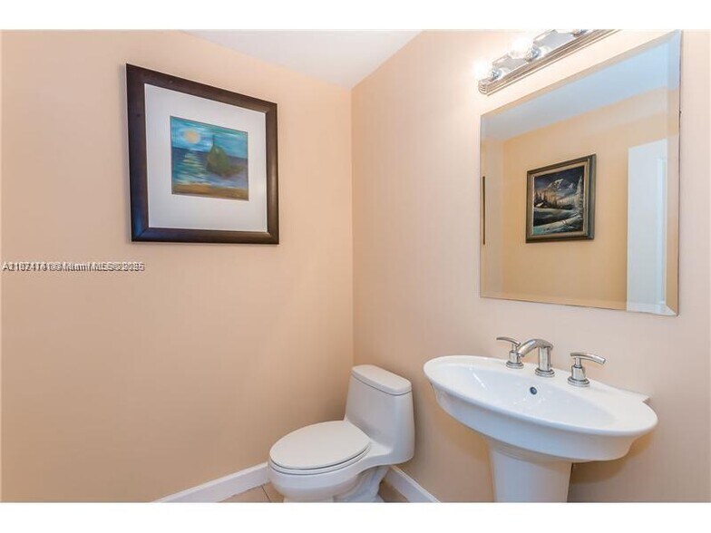 Building Photo - 1945 S Ocean Dr