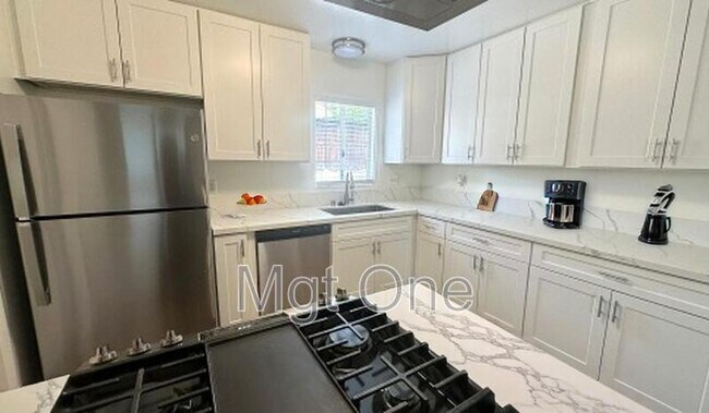 Building Photo - 425 Glenhill Dr