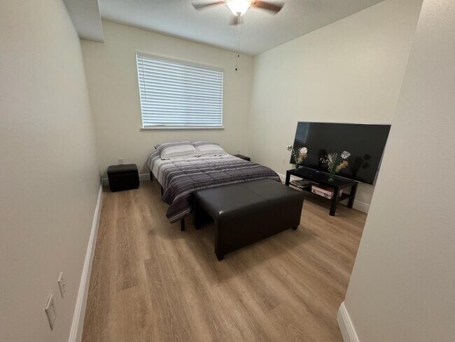 Building Photo - 9873 Baywinds Blvd