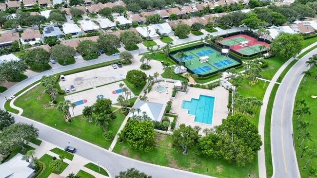 Building Photo - Luxurious 3 Bedroom Oasis with Pool and Beach Access AVAILABLE NOW!