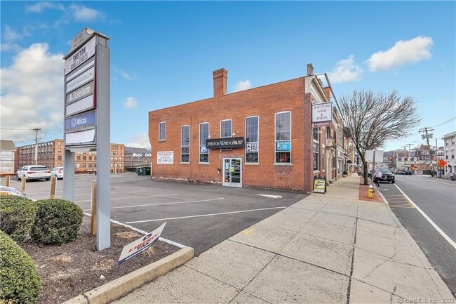 Building Photo - 475 Howe Ave