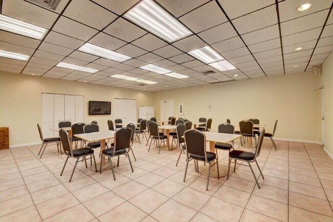 Building Photo - 2255 Lindell Blvd
