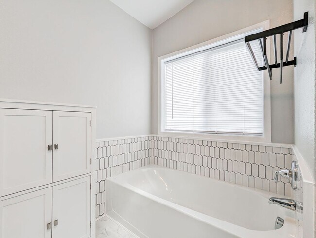 Building Photo - Fully remodeled & updated 3 bed 2 bath hom...