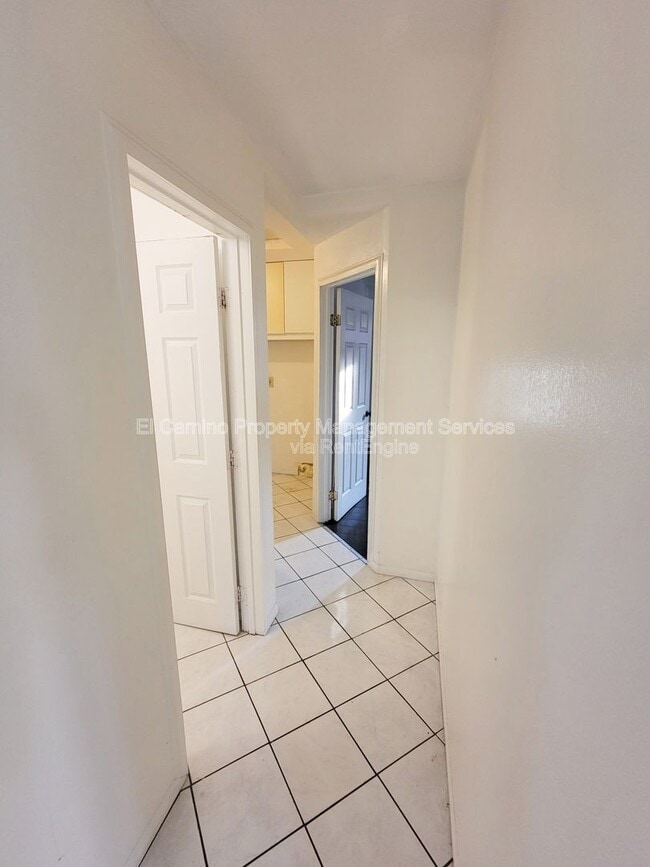 Building Photo - 734 Williamson Ave