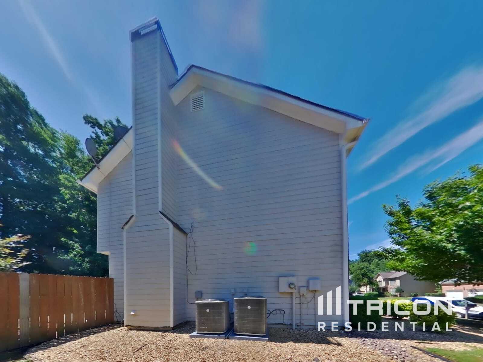 Building Photo - 1315 Bridle Path Dr
