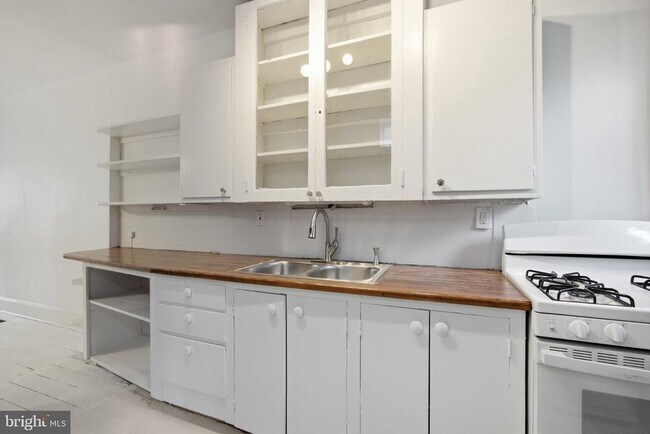 Building Photo - 4051 Ludlow St